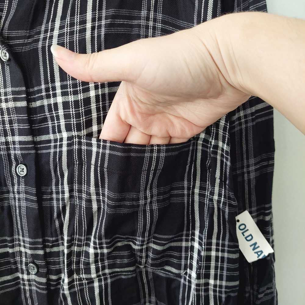 Old Navy Button-up shirt Large black white plaid long sleeve collared - Picture 5 of 8